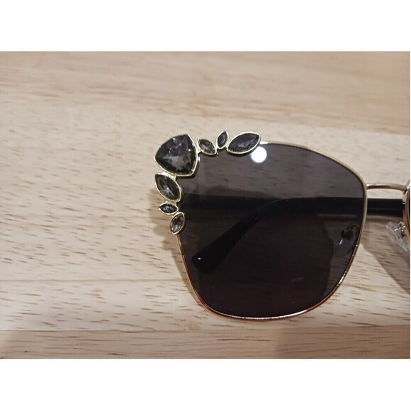 Cat Eye Shaped Sunglasses In Gray - Picture 2 of 6